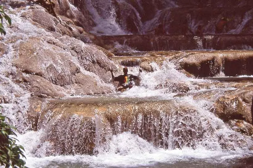 Rasta Rivière tropicale jamaïcaine